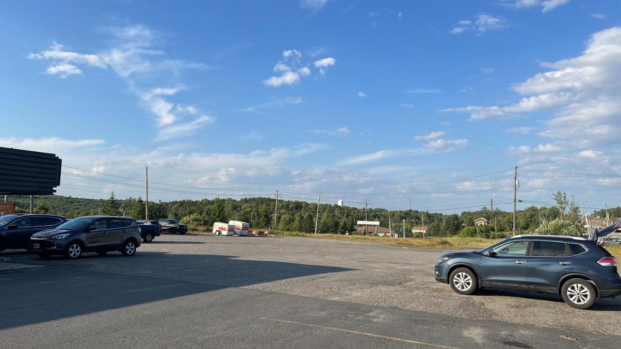Lively Inn And Suites - Sudbury Naughton Luaran gambar