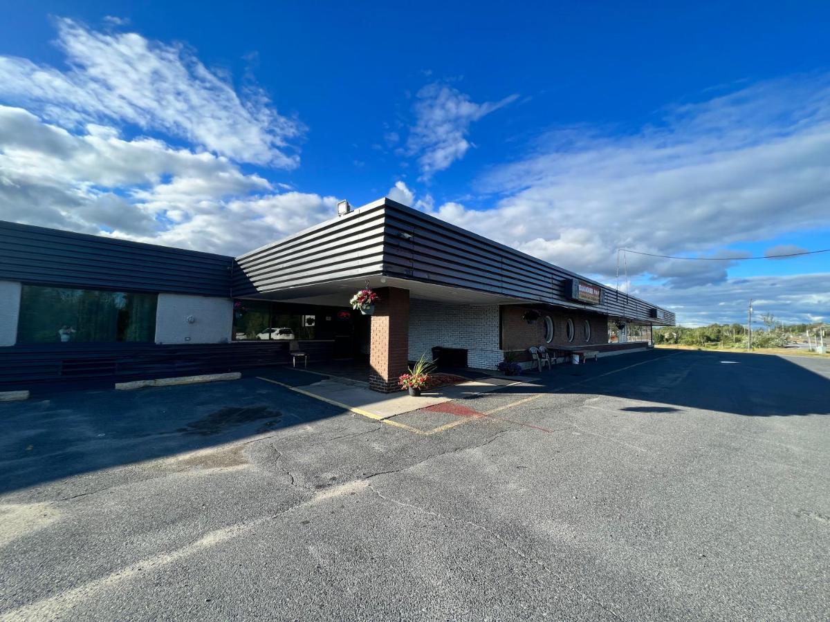 Lively Inn And Suites - Sudbury Naughton Luaran gambar