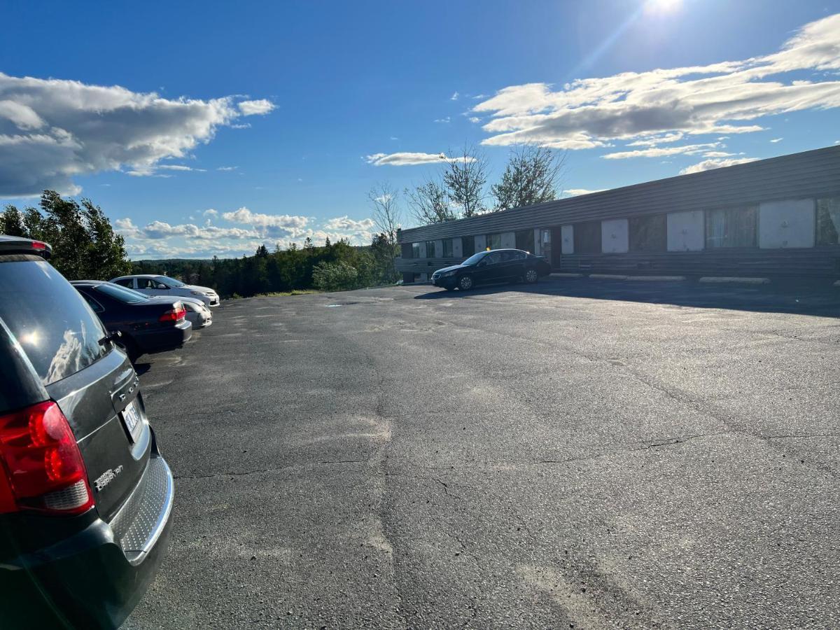 Lively Inn And Suites - Sudbury Naughton Luaran gambar