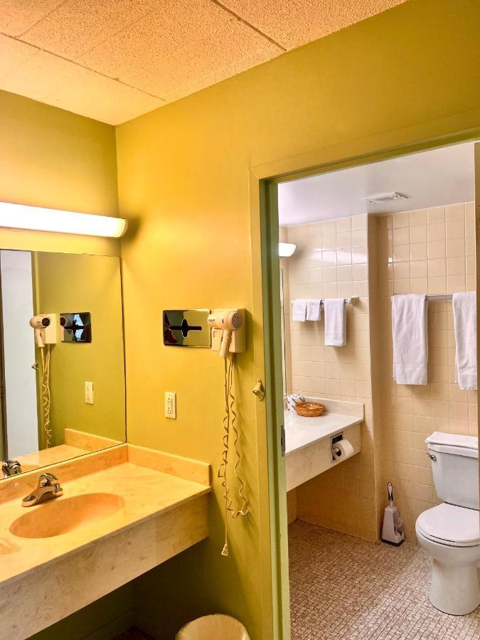 Lively Inn And Suites - Sudbury Naughton Luaran gambar